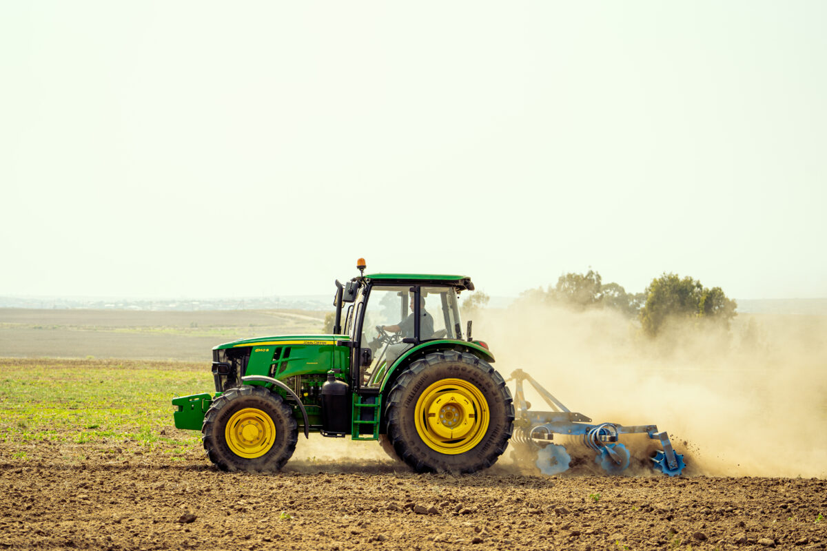 The new 6-cylinder on the block: The John Deere 6140B CAB Tractor ...